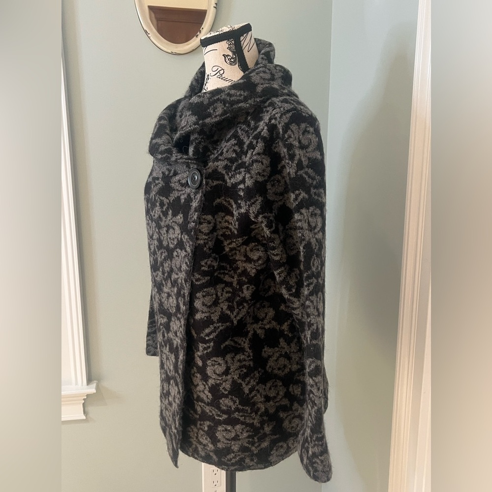 Ellen Tracy Wool Blend One Button Cardigan |Gray & Black Roses | SZ L | Like New - Picture 5 of 11